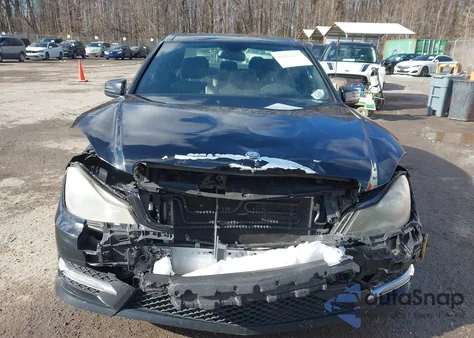 2013 Mercedes-Benz C 250 Luxury/Sport z USA, uszkodzony, nr VIN WDDGF4HB1DA773561